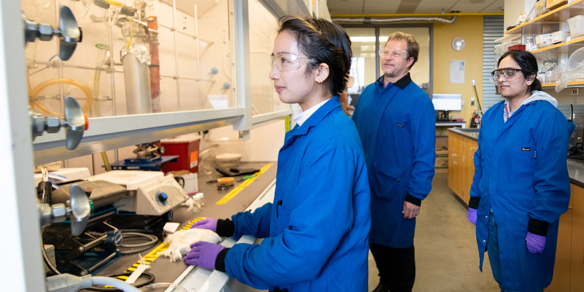 Brian Korgel and students performing lab research.